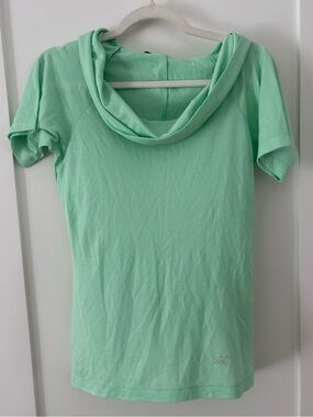 Arc’teryx Wool Blend Short Sleeve cowl neck shirt light green size Small